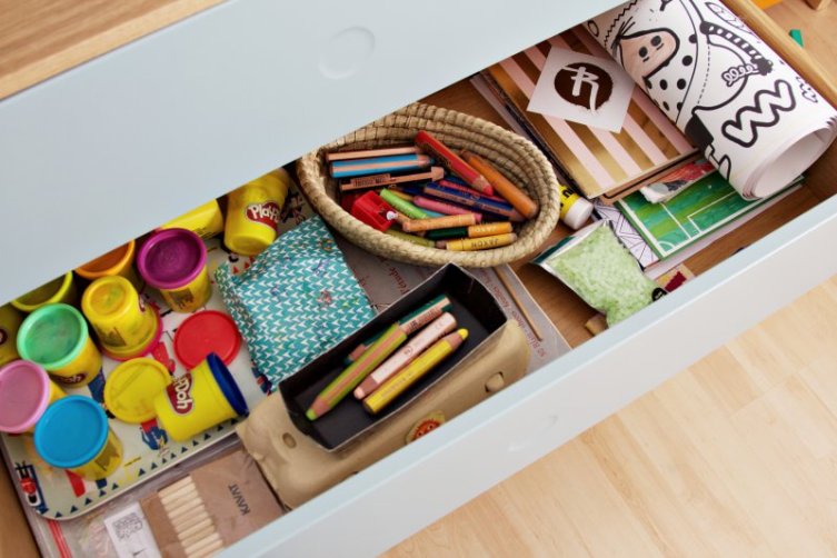Kinderzimmer Makeover mit Wayfair: mintfarbene Kommode, Schublade mit Push-to-open-System